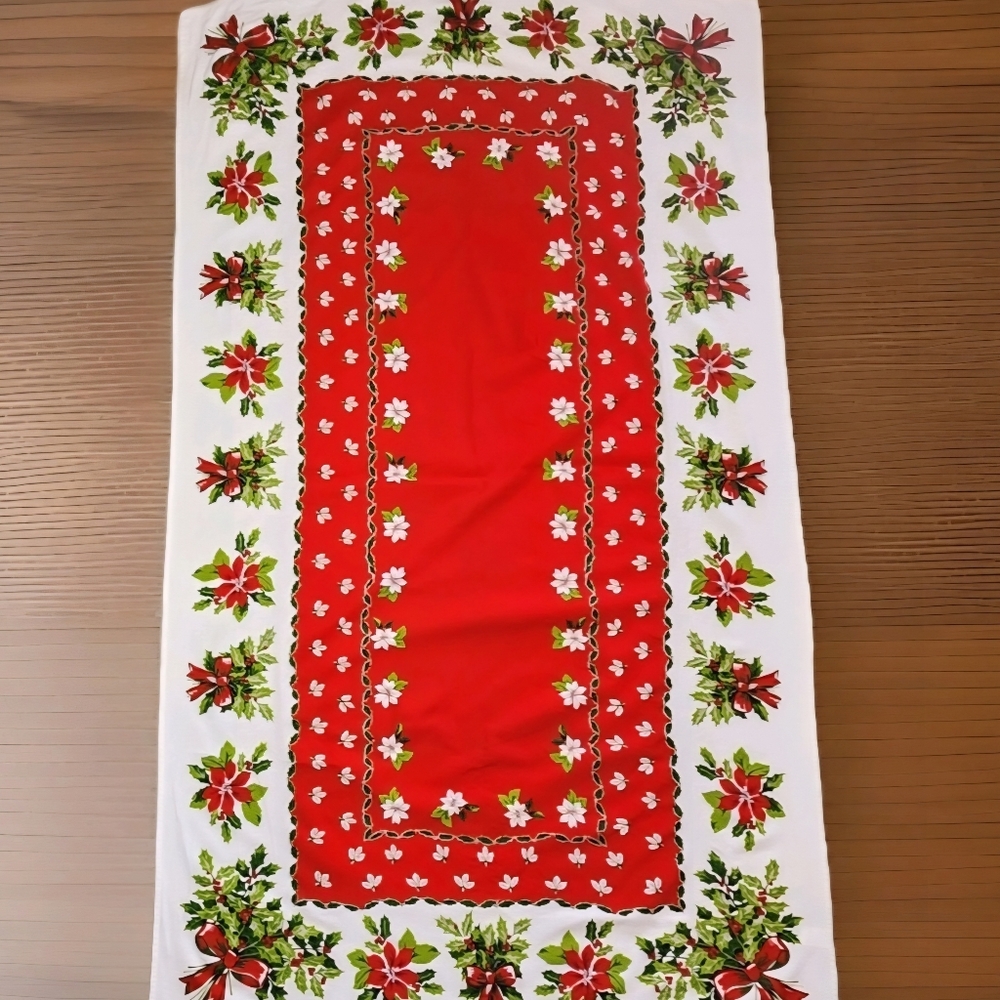 Martha Stewart Everyday Christmas Tablecloth 60x94 Holly Poinsettia Vintage